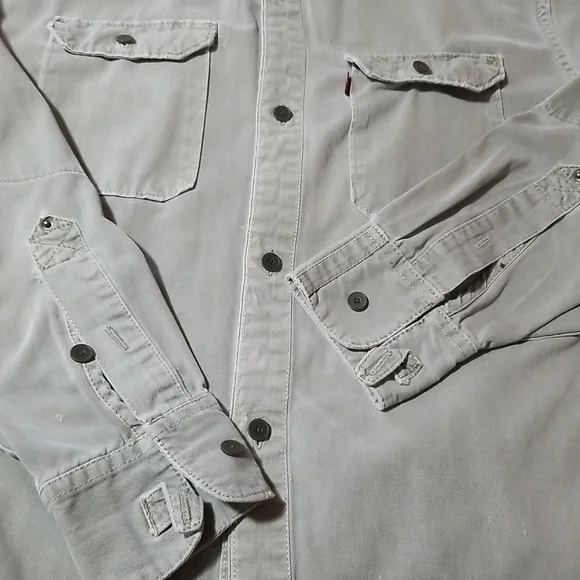 3 for 20. Mens Levi Strauss  shirt.  Medium - Picture 6 of 8